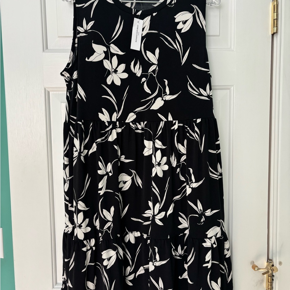 Banana Republic Factory Black and White Floral Dress